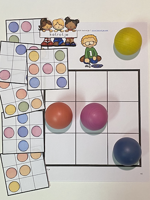 Lesmateriaal spelen met houten ballen van auteur katrotje slide 3