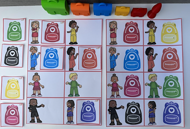 Lesmateriaal Gekleurde boekentasjes sorteren van auteur Little Play Friends slide 2