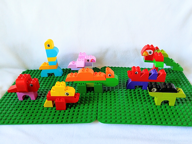 Lesmateriaal Bouwtekeningen voor Duplo dino's van auteur Mama Duizendpoot slide 1