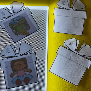 Lesmateriaal cadeautjes op de lichttafel van auteur juf Linde slide 3