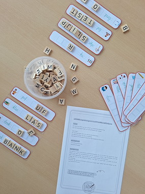 Lesmateriaal Schrijfletterspel met letterblokjes thema school van auteur Van krabbel tot krul slide 2