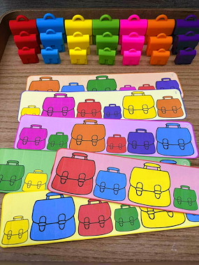Lesmateriaal Sorteerboekentasjes van auteur Little Play Friends slide 4