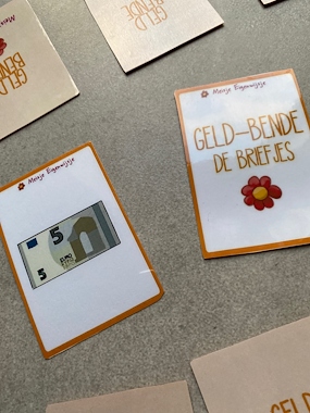 Lesmateriaal Geld-bende (de briefjes) van auteur Meisje Eigenwijsje slide 2