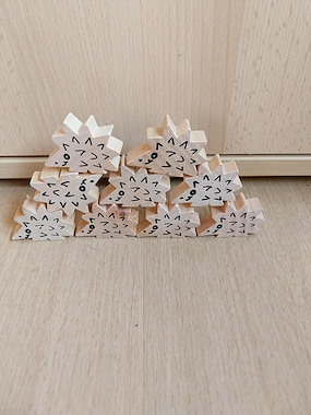 Lesmateriaal stappelen met houten egels  van auteur Juf Emma Merchie slide 2