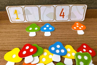 Lesmateriaal tel- en sorteerpaddenstoelen - grote spelbundel van auteur Little Play Friends slide 4