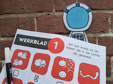 Lesmateriaal Bewegend leren - thema ruimte van auteur Zwaanzinnig onderwijs slide 2