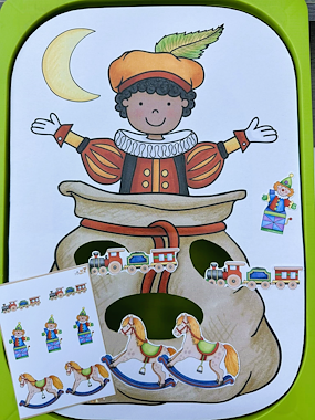 Lesmateriaal digitaal speeldeksel: de speelgoedzak van roetpiet van auteur Little Play Friends slide 4