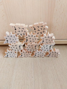 Lesmateriaal stappelen met houten egels  van auteur Juf Emma Merchie slide 3