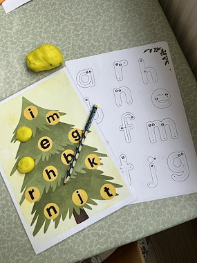 Lesmateriaal fijne motoriek schrijven en kneden van auteur Juf_Cynthia_ slide 1