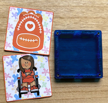 Lesmateriaal Boekentasjes - kleuren matchen - Connetix Tiles van auteur Little Play Friends slide 4